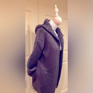 Listicle hooded, with pockets soft and cozy size small